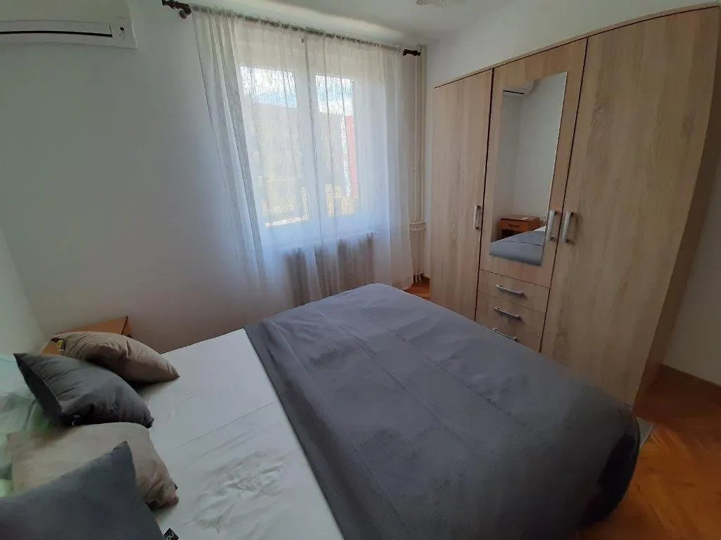 Apartment Adriatic Sea View Zoe 罗维尼