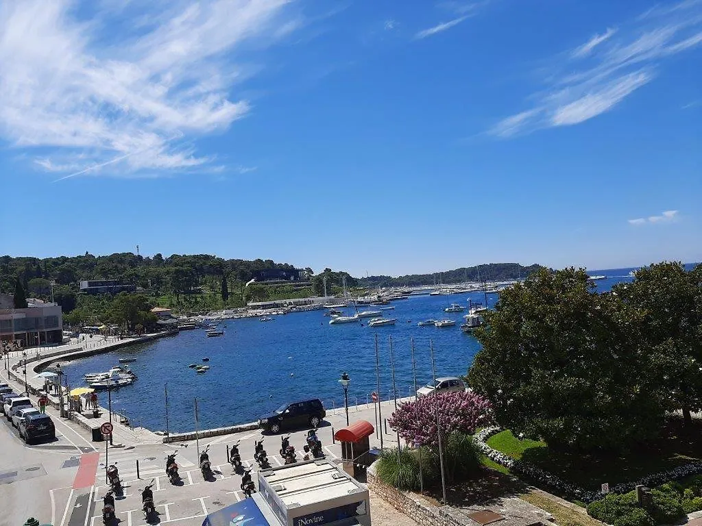 Apartment Adriatic Sea View Zoe 罗维尼 克罗地亚