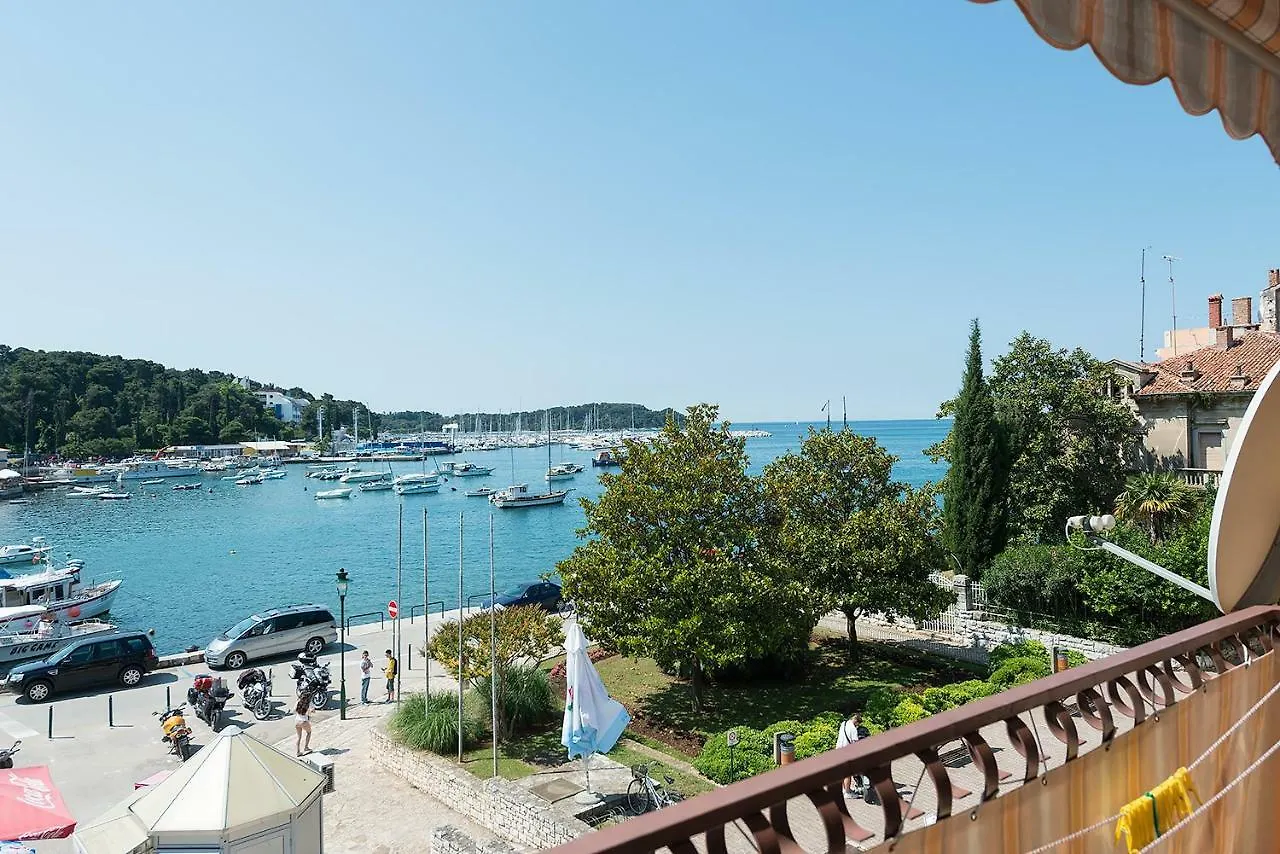 Apartment Adriatic Sea View Zoe 罗维尼